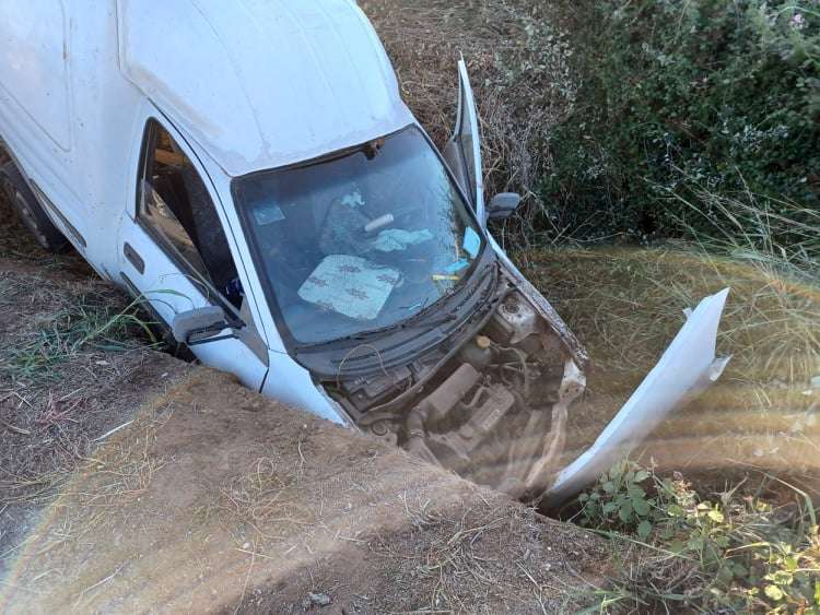 Ζευγάρι έπεσε με το αυτοκίνητο σε αρδευτικό κανάλι στην Άρτα