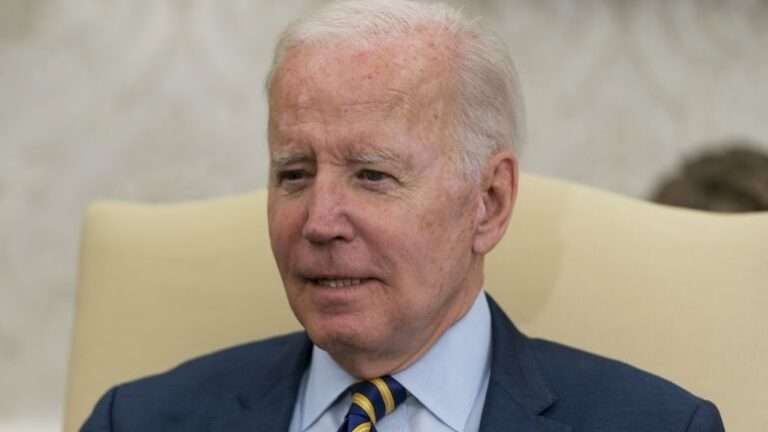 Ο Μπάιντεν παροτρύνει τις εταιρίες να μειώσουν το οικονομικό κόστος για τους καταναλωτές