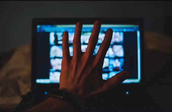 Συνελήφθη εκπαιδευτικός για παιδική πορνογραφία – Είχε πάνω από 9.000 φωτογραφίες και βίντεο με πορνογραφικό περιεχόμενο ανηλίκων 