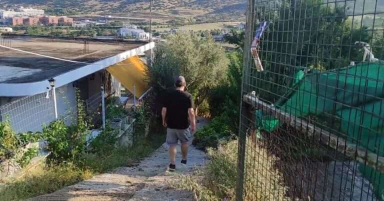 Ηλικιωμένος ηταν νεκρός επί μέρες στη σκεπή του σπιτιού του