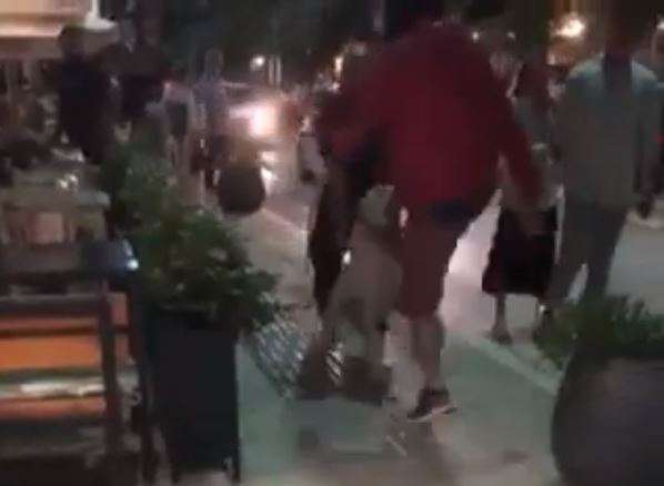 Νέο περιστατικό κακοποίησης ζώου στα Ιωάννινα – Κλωτσούσε σκύλο στη μέση του δρόμου