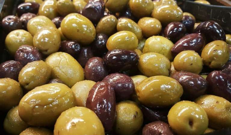 Χονδροελιά : 50 λεπτά δίνουν οι έμποροι – 70 κοστίζει στους παραγωγούς