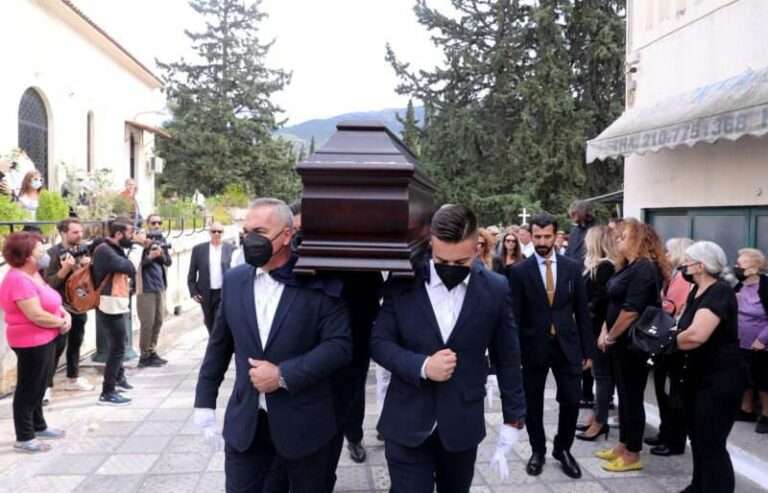 Σταμάτης Κόκοτας: Το τελευταίο «αντίο» στον θρύλο του ελληνικού τραγουδιού – Συντετριμμένος ο γιος του, Δημήτρης