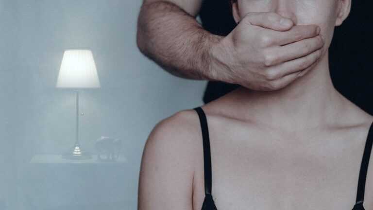 Μου έβγαλε το παντελόνι και έτρεμα» -Εφιάλτης για 14χρονη αθλήτρια που βιαζόταν για έναν χρόνο από πατέρα φίλου της