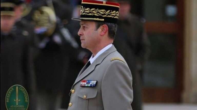 Γάλλος Στρατηγός προς τους ανεμβολίαστους πολίτες: «Είστε οι σημερινοί υπερήρωες»