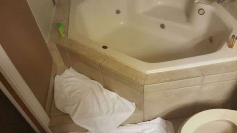 78χρονη γλίστρησε στο μπάνιο του ξενοδοχείου και σκοτώθηκε