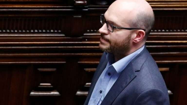 Ιταλία: Ο Λορέντσο Φοντάνα στην προεδρία της Βουλής – Είχε στείλει μήνυμα στο συνέδριο της Χρυσής Αυγής