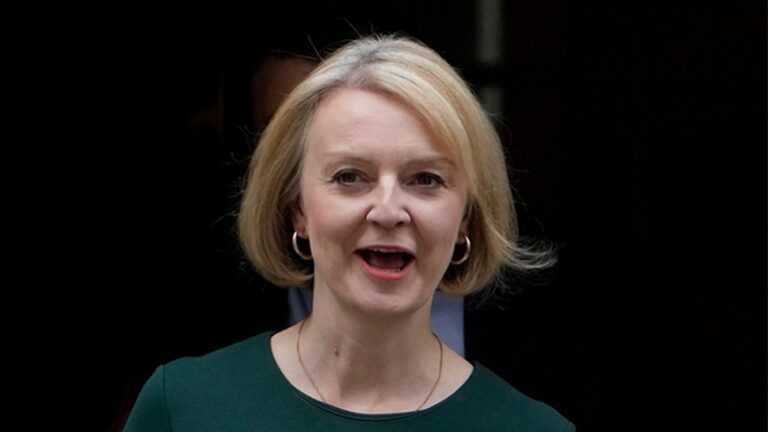 Θέμα χρόνου η παραίτηση της Λιζ Τρας – Ως «χάος» περιγράφουν τα βρετανικά ΜΜΕ την κατάσταση που επικρατεί στην πολιτική σκηνή