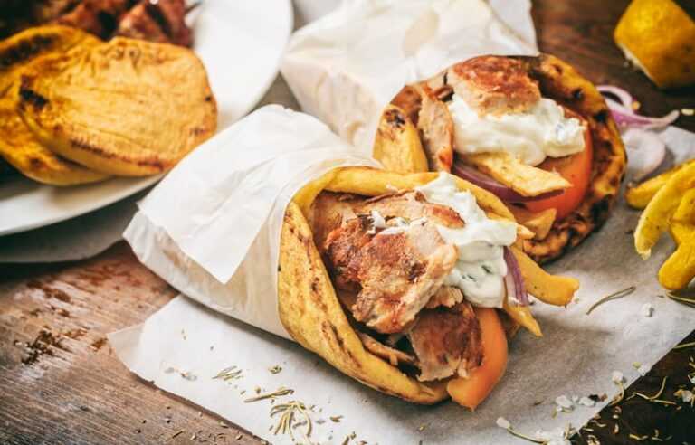 Είδος πολυτελείας πλέον το σουβλάκι: Πλησιάζει τα 3,5 ευρώ το τυλιχτό