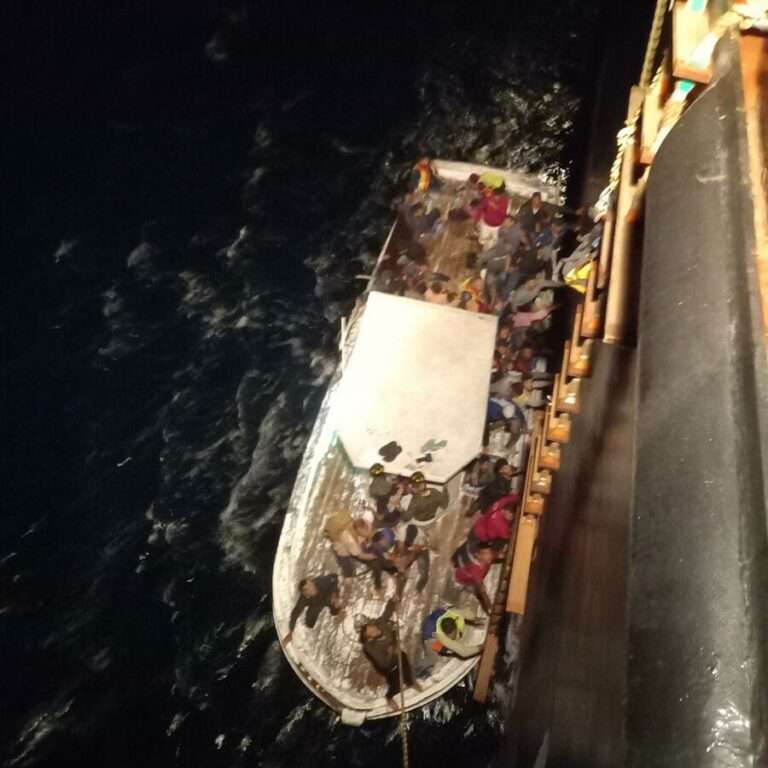 Στο λιμάνι της Ηγουμενίτσας οι 88 διασωθέντες μετανάστες