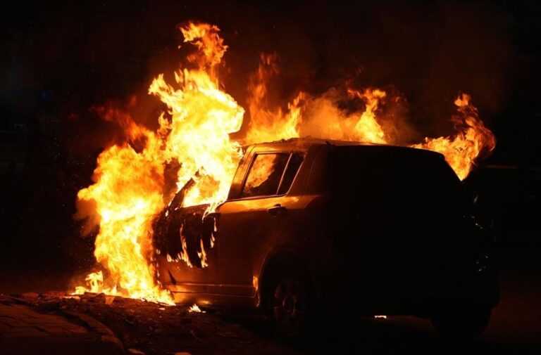 Τραγωδία στην άσφαλτο – Όχημα πήρε φωτιά και απανθρακώθηκε ο οδηγός