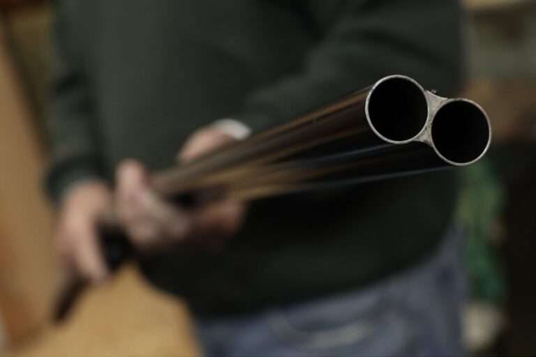 Ο άγριος τσακωμός στο Πέτα Άρτας – Έβγαλε κυνηγετική καραμπίνα και πυροβόλησε στον αέρα.