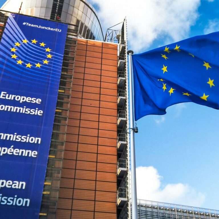 Ανησυχία της Κομισιόν για τον νέο νόμο στην Τουρκία που προβλέπει φυλάκιση για «παραπληροφόρηση»