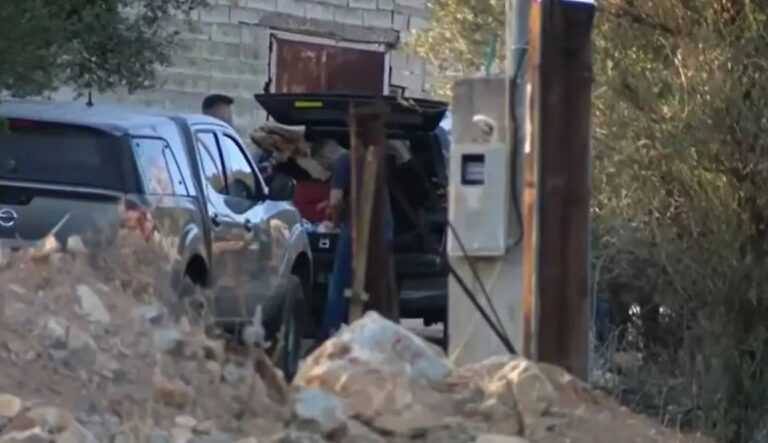 Μάνδρα: Θρήνος στην κηδεία του 17χρονου που πυροβολήθηκε από τον αδερφό του