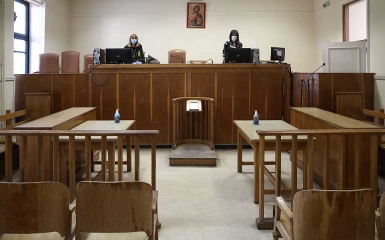 Ξανά στο εδώλιο πατέρας που εξέδιδε την 14χρονη κόρη του για 5 ευρώ