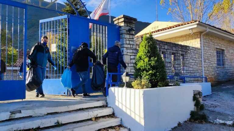 «Κιβωτός του Κόσμου»: Έφοδοι στις δομές Παγώνιανη και Κόνιτσα Ιωαννίνων – Κατασχέθηκε μεγάλος όγκος υλικού από αστυνομικούς