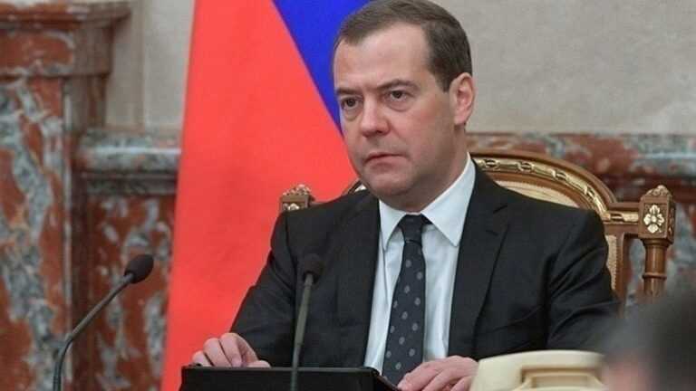 Ρωσία -Μεντβέντεφ: Η χώρα διεξάγει ιερό πόλεμο κατά του Σατανά