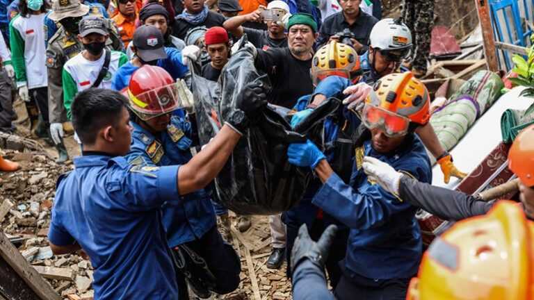 Ινδονησία-σεισμός: Στους 310 αυξήθηκε ο αριθμός των νεκρών