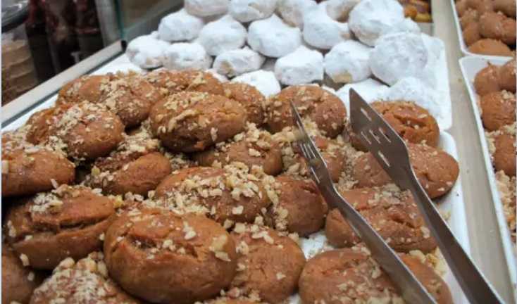 «Χρυσάφι» τα μελομακάρονα και κουραμπιέδες φέτος – Από 12 έως 15 ευρώ η τιμή