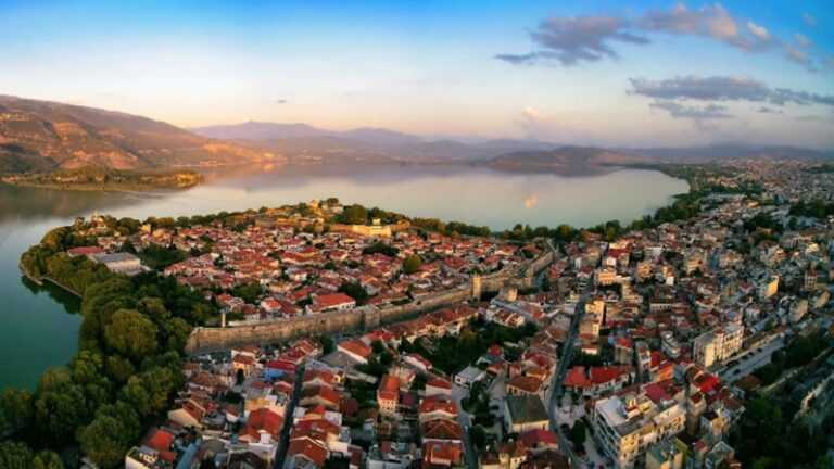 Πλήθος σχολείων επιλέγουν τα Γιάννενα για τις σχολικές τους εκδρομές.