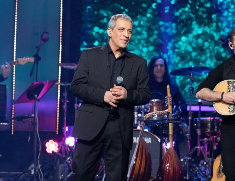 Θέμης Αδαμαντίδης: Απάντησε για το σπρώξιμο σε δημοσιογράφο της «Super Κατερίνα» – «Έγινε επεξεργασία στο μοντάζ»