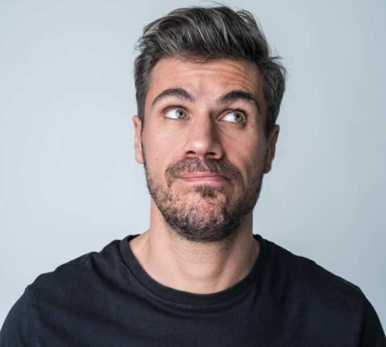 Άκης Πετρετζίκης: Το ζήτησαν και το ‘κανε! Πραγματοποίησε την πιο viral και τρολ χριστουγεννιάτικη συνταγή!