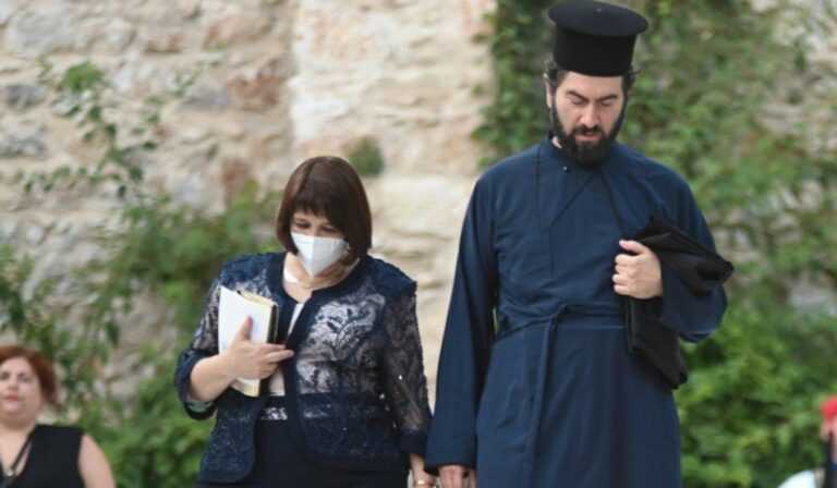 Νέα καταγγελία για τη δομή των Ιωαννίνων: Πουλούσαν τα ρούχα στην Αλβανία, έδιναν τα τρόφιμα σε πρόβατα, αντί για τους φτωχούς