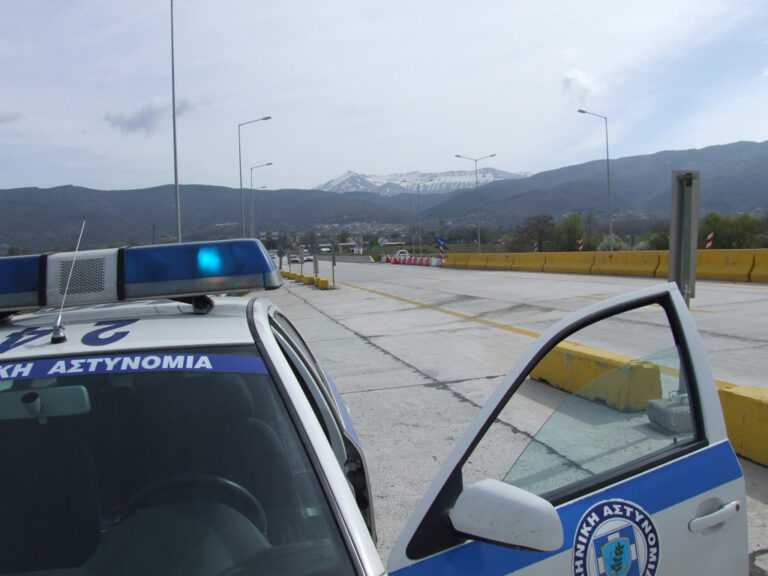 Συλλήψεις τριών νεαρών για ναρκωτικά μετά από έρευνα σε Ι.Χ. στην Εγνατία Οδό