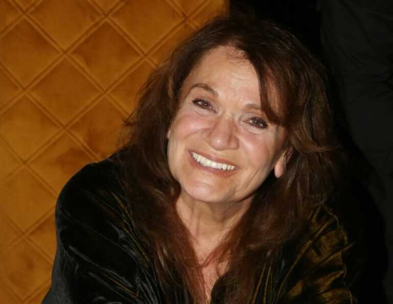 Ελπίδα: «Τηλεφώνησα στον γιατρό κι έστειλε ασθενοφόρο, γλύτωσα στο πάρα πέντε, τα παιδιά μου έκλαιγαν, νόμιζαν ότι “έφυγα”»