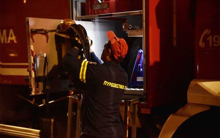 Σε κρίσιμη κατάσταση ένας 5χρονος μετά από τη φωτιά σε διαμέρισμα – Συνελήφθη ο πατέρας του