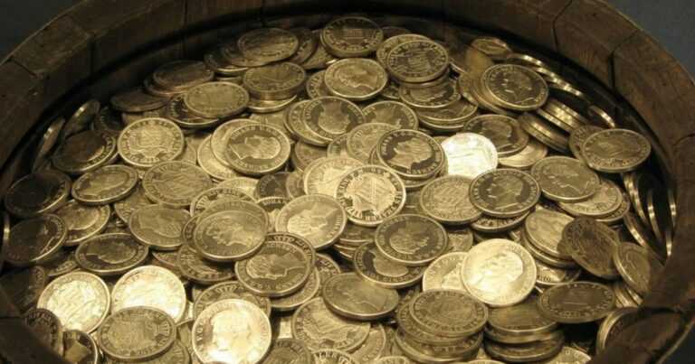 Στα «μαχαίρια» οικογένεια για 4.600 κλεμμένες λίρες – Για χρόνια ήταν κρυμμένες κάτω από τόνους καυσόξυλων