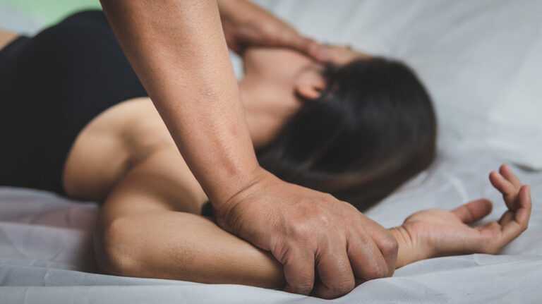 Ακόμη ένα περιστατικό φρίκης: 47χρονος βίαζε την 19χρονη κόρη του