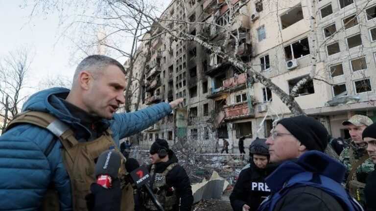 Κίεβο: Ο δήμαρχος καλεί τους κατοίκους να συγκεντρώσουν είδη πρώτης ανάγκης για το ενδεχόμενο ολικού μπλακάουτ