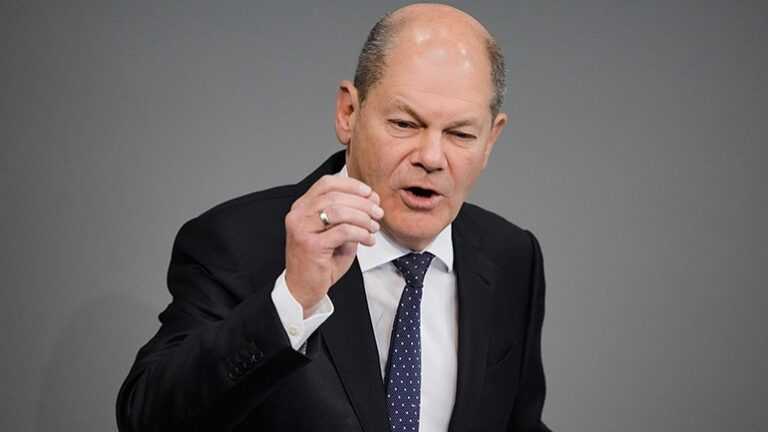 Ο Σολτς ζήτησε από τον Πούτιν την αποχώρηση των ρωσικών δυνάμεων και καταδίκασε τις επιθέσεις τους στην Ουκρανία