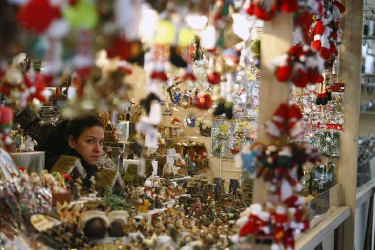 Όλα στον… θεό φέτος: Ζαλίζουν οι αυξήσεις σε τρόφιμα, γλυκά, καύσιμα και στολίδια