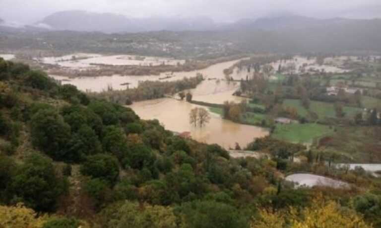 Θεσπρωτία: Αποκλεισμένοι οι οικισμοί Σμπόκια, Άγιος Αρσένιος και Κυπάρισσος, εξαιτίας της υπερχείλισης του ποταμού Καλαμά