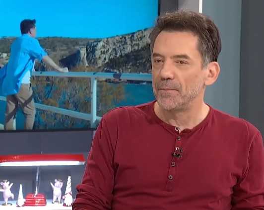 Θάνος Καλλίρης: «Ο Ψινάκης είχε πει ότι αν κάνω χρυσό δίσκο θα βγει γυμνός στους δρόμους. Το έχασε. Δεν ξέρω γιατί με σιχαινόταν»