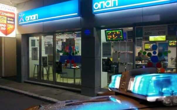 Ληστεία στην Ηγουμενίτσα: Κάμερες ασφαλείας του πρακτορείου κατέγραψαν τις κινήσεις του δράστη