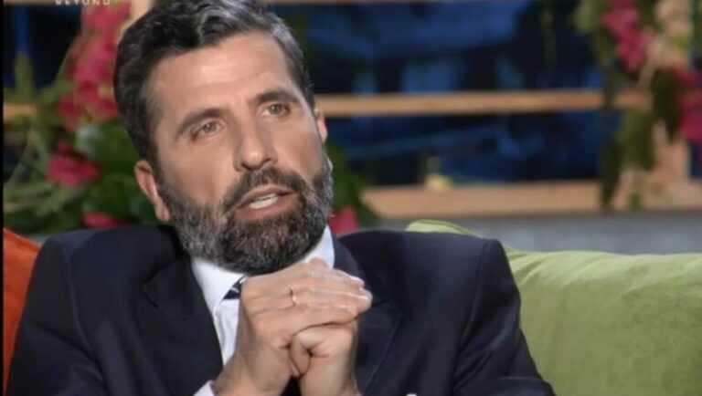 Θανάσης Βισκαδουράκης: «Ο μπαμπάς μου έσβησε στην αγκαλιά μου. Του έκανα κηδεία και στην νοηματική γλώσσα»