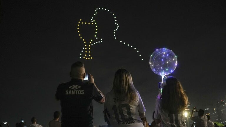 Το τελευταίο αντίο στον Πελέ – Aγρυπνία στο γήπεδο της Σάντος