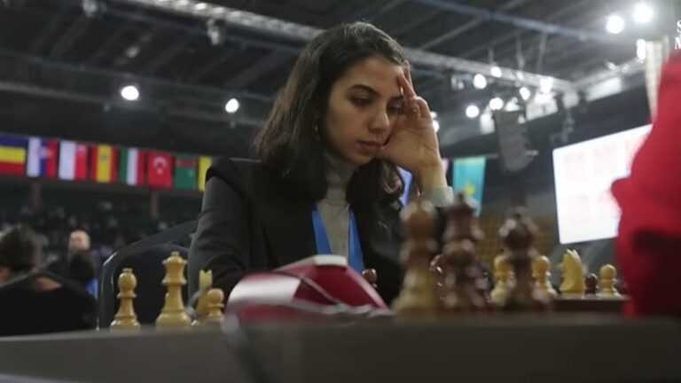 Ιρανή σκακίστρια δέχεται απειλές επειδή συμμετείχε σε διεθνές τουρνουά χωρίς χιτζάμπ