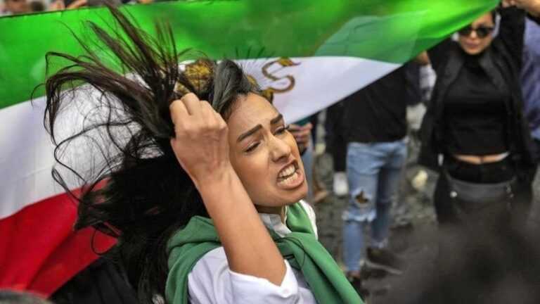 Ιράν: Εξορία σε όσους παραβιάζουν την υποχρεωτικότητα της μαντίλας