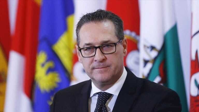 Αυστρία: Ο ακροδεξιός Χάιντς-Κρίστιαν Στράχε απαλλάχθηκε από τις κατηγορίες για διαφθορά