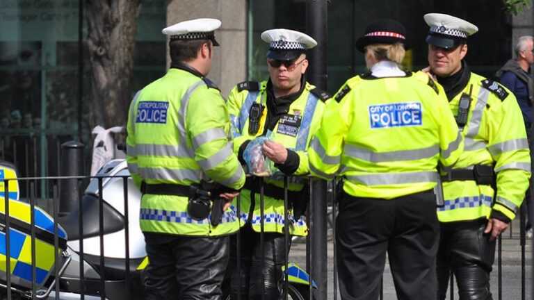 Βρετανία: Εκατοντάδες αστυνομικοί θα απολυθούν στο πλαίσιο εξυγίανσης του Σώματος