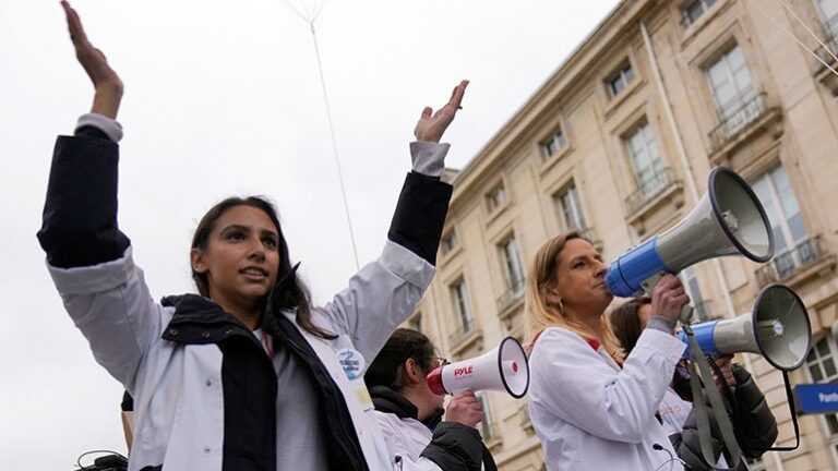 Γαλλία: Χιλιάδες απεργοί στους δρόμους, κατά της μεταρρύθμισης του συνταξιοδοτικού