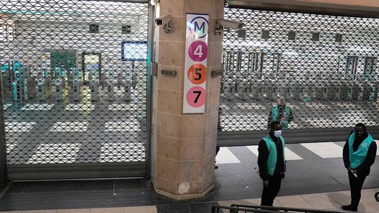 Παραλύει την Γαλλία η πανεθνική απεργία για το συνταξιοδοτικό