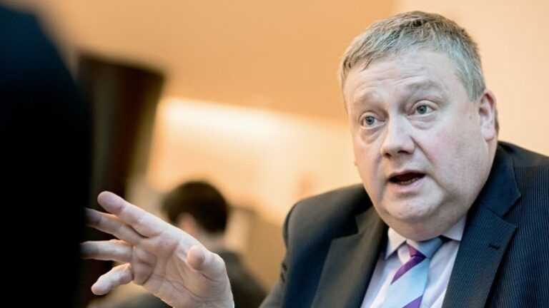 Qatargate: Υπέρ της άρσης της ασυλίας των Ταραμπέλα και Κοτσολίνο η επιτροπή νομικών υποθέσεων του Ευρωκοινοβουλίου