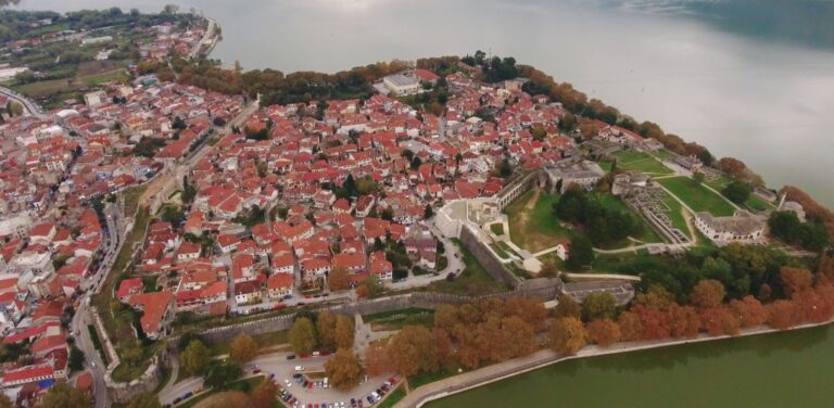 Μετά τα Χριστούγεννα και την Πρωτοχρονιά, οι επαγγελματίες της Ηπείρου υποδέχονται τους επισκέπτες των Θεοφανίων.