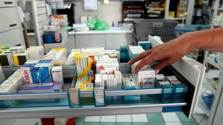 Συναγερμός από τις ελλείψεις φαρμάκων: Λείπουν 500 σκευάσματα – Λίστες αναμονής για αντιπυρετικά και παιδιατρικά