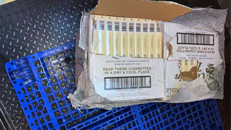 Πάνω από 24 εκατ. λαθραία τσιγάρα κρυμμένα σε εσώρουχα και συσκευασίες περιτυλίγματος